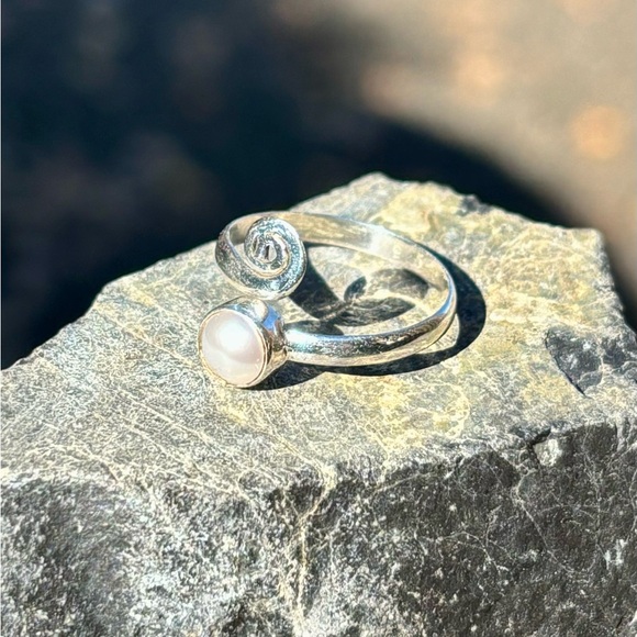 Pearl Ring - Picture 4 of 15